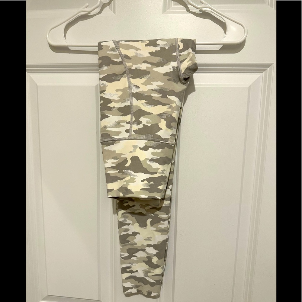 Aerie white camo leggings S